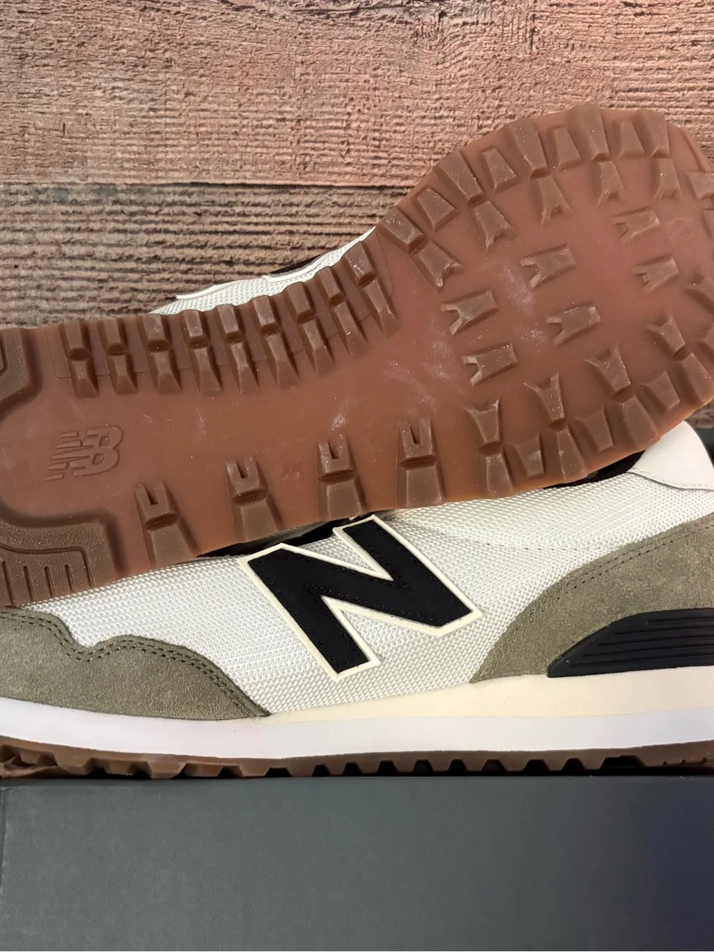 New Balance Men's White and Olive Green Retro Runner Sneakers